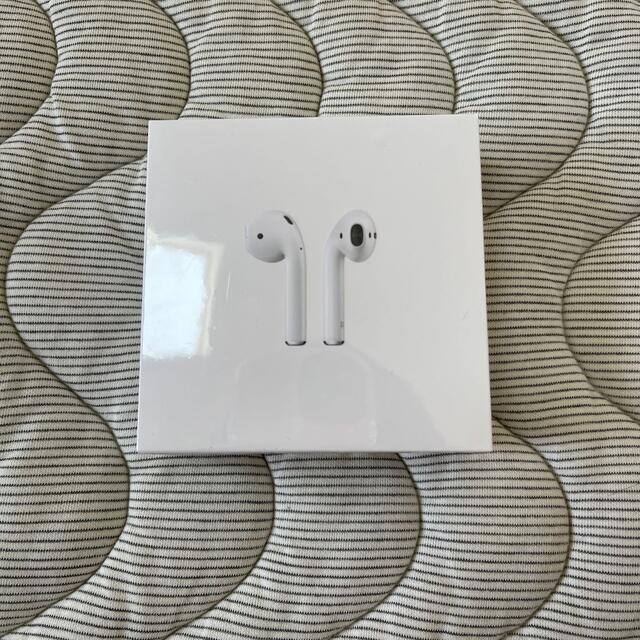 売れ筋がひ贈り物！ Apple - Apple airpods 新品未使用 MY7N2J/A ヘッドフォン/イヤフォン