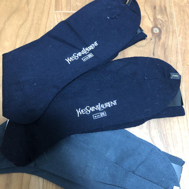 【新品未使用】イヴ・サンローラン　紳士　靴下 メンズのレッグウェア(ソックス)の商品写真