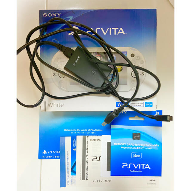 PlayStation Vita(プレイステーションヴィータ)のPS VITA ライトピンク／ホワイト エンタメ/ホビーのゲームソフト/ゲーム機本体(携帯用ゲーム機本体)の商品写真