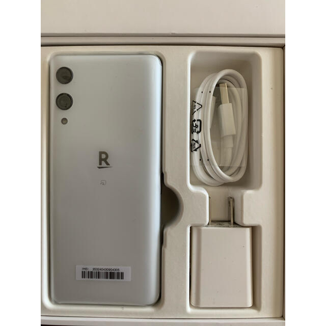 Rakuten(ラクテン)のrakuten hand 白色 開通手続のみ スマホ/家電/カメラのスマートフォン/携帯電話(スマートフォン本体)の商品写真