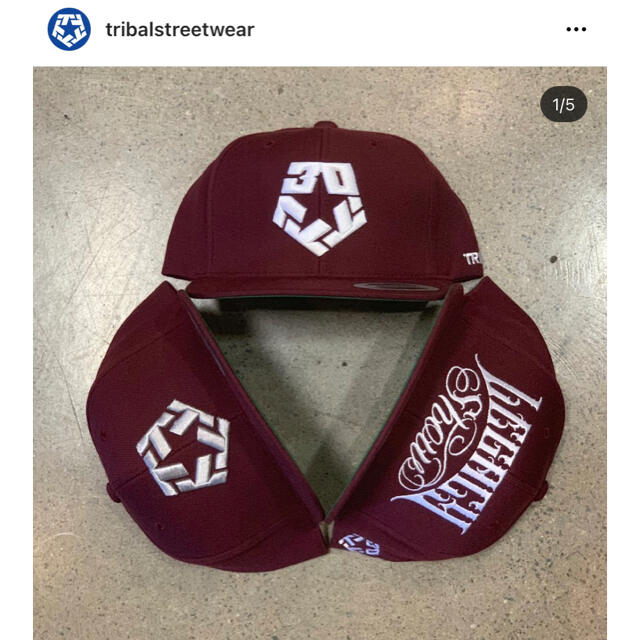 TRIBAL 30 YEAR BURGUNDY SNAPBACK CAP メンズの帽子(キャップ)の商品写真