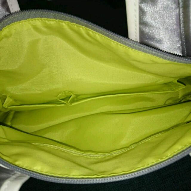 adidas(アディダス)のかなみLOVE様adidas/ACE社製 ロゴ刺繍ハンドバッグ シルバー×黄緑 レディースのバッグ(ハンドバッグ)の商品写真