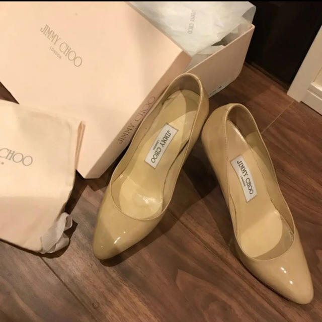 jimmy choo ヌードベージュエナメルパンプス　36