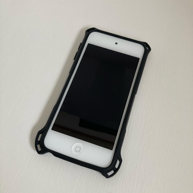 極美品 第7世代 新型iPod touch 32GB ゼロショックケース付き