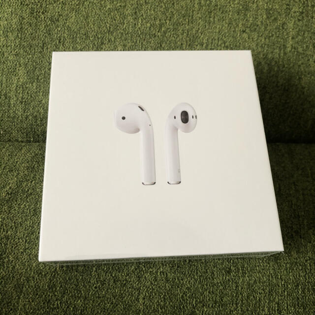 Apple(アップル)のAirPods 新品未開封 スマホ/家電/カメラのオーディオ機器(ヘッドフォン/イヤフォン)の商品写真