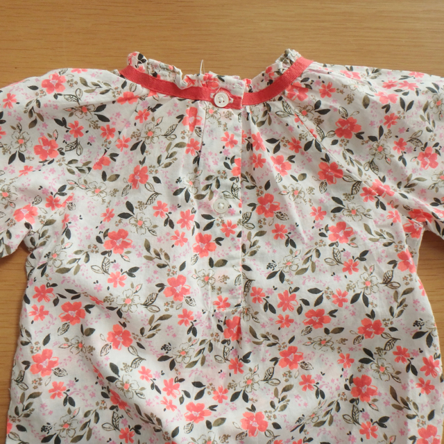 ZARA KIDS(ザラキッズ)の【Mimi様専用】ギンガムチェックチュニック&花柄ロンパース  キッズ/ベビー/マタニティのベビー服(~85cm)(シャツ/カットソー)の商品写真