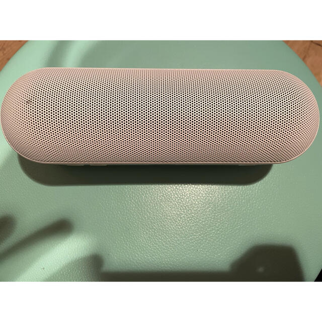 Beats by Dr Dre(ビーツバイドクタードレ)のbeats pill＋ 白 スマホ/家電/カメラのオーディオ機器(スピーカー)の商品写真