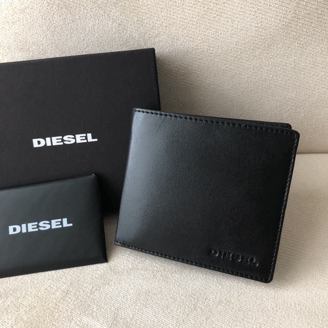 DIESEL(ディーゼル)の専用箱付き新品★DIESEL 2021年春夏新作 二つ折り財布 ブラック メンズのファッション小物(折り財布)の商品写真