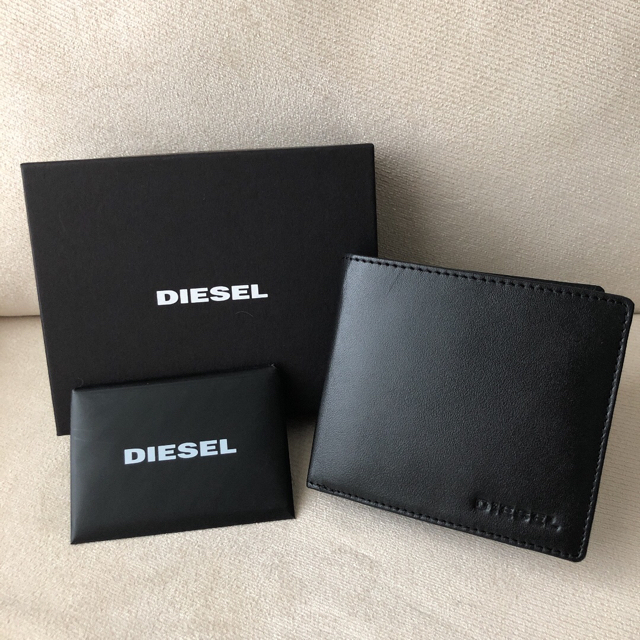 DIESEL(ディーゼル)の専用箱付き新品★DIESEL 2021年春夏新作 二つ折り財布 ブラック メンズのファッション小物(折り財布)の商品写真