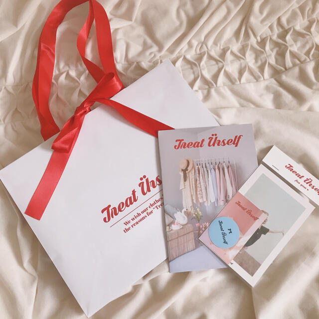 treat urself ショッパー・ステッカー・look book setの通販 by treat urself ショッパー・ステッカー・look book setの通販 by