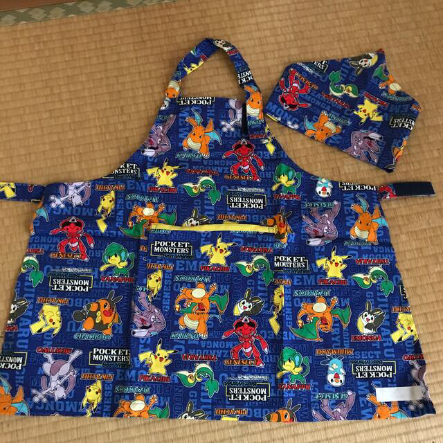 ⭐︎手作りハンドメイド⭐︎ ポケモン柄　キッズエプロン　三角巾セット ハンドメイドのキッズ/ベビー(ファッション雑貨)の商品写真