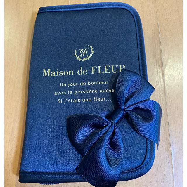 Maison de FLEUR(メゾンドフルール)のMaison de FLEUR パスポートケース レディースのファッション小物(その他)の商品写真