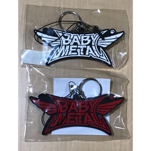 BABYMETAL(ベビーメタル)の新品未開封　BABYMETAL公式　ロゴキーホルダー エンタメ/ホビーのタレントグッズ(ミュージシャン)の商品写真