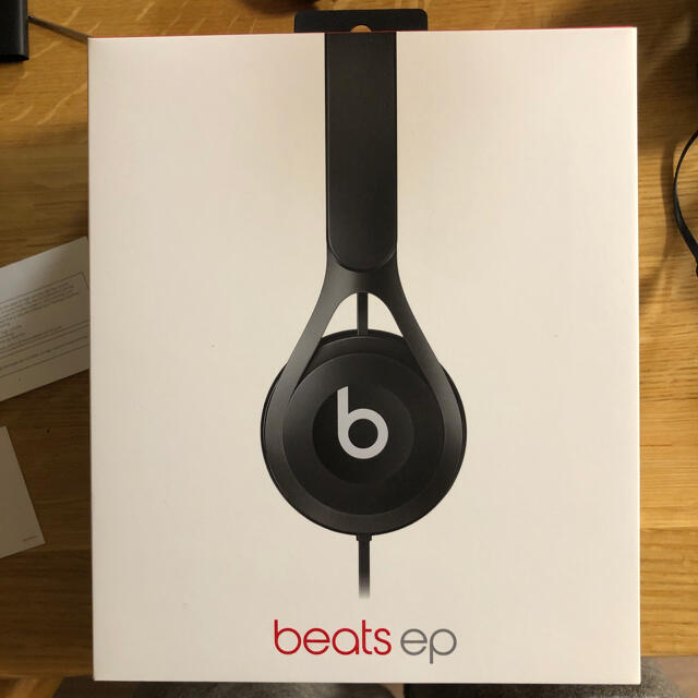 Beats by Dr Dre(ビーツバイドクタードレ)のbeats ep ML992PA BLACK 訳アリ　有線ヘッドフォン スマホ/家電/カメラのオーディオ機器(ヘッドフォン/イヤフォン)の商品写真