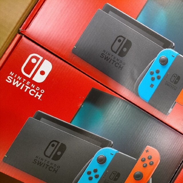 ニンテンドースイッチ ネオン 2台角凹みあります