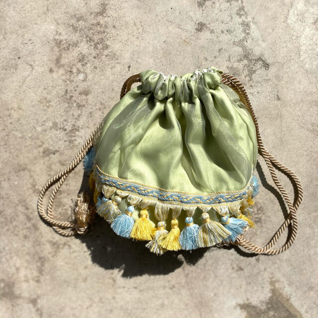 オーガンジー　巾着　巾着バッグ　巾着バック　刺繍　タッセル レディースのバッグ(ショルダーバッグ)の商品写真