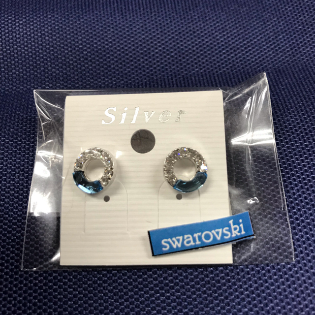 スワロフスキーピアス　新品✨ レディースのアクセサリー(ピアス)の商品写真