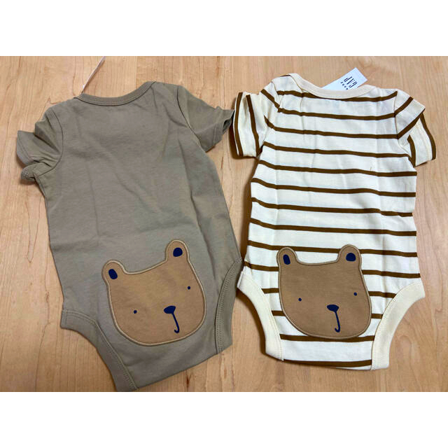 babyGAP(ベビーギャップ)のベビーギャップ★ ブラナンベア　ロンパース　ボディシャツ　おしり　くま　60 キッズ/ベビー/マタニティのベビー服(~85cm)(ロンパース)の商品写真