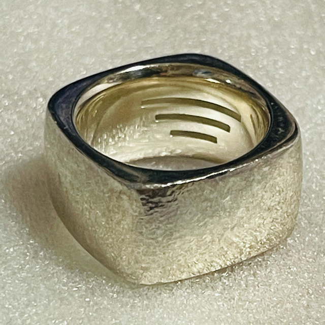 Emporio Armani(エンポリオアルマーニ)のEMPORIO ARMANI アルマーニ シルバー リング 指輪 11号 メンズのアクセサリー(リング(指輪))の商品写真