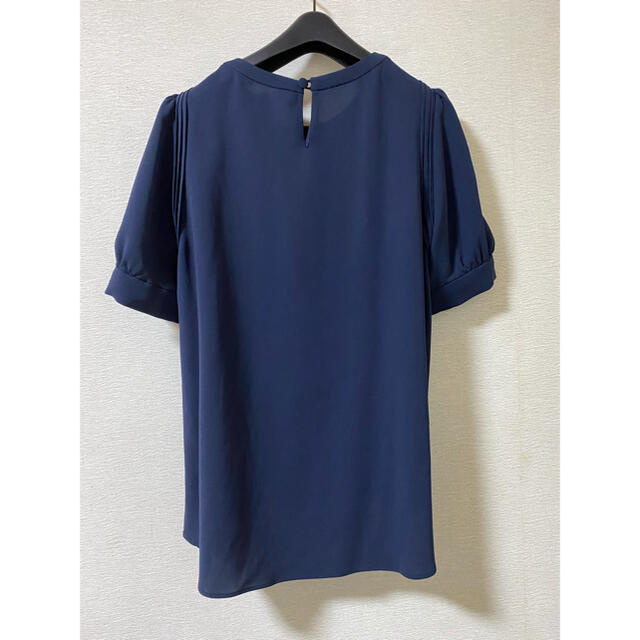 M-premier(エムプルミエ)のエムプルミエ　　ブラウス　38  紺 レディースのトップス(シャツ/ブラウス(半袖/袖なし))の商品写真