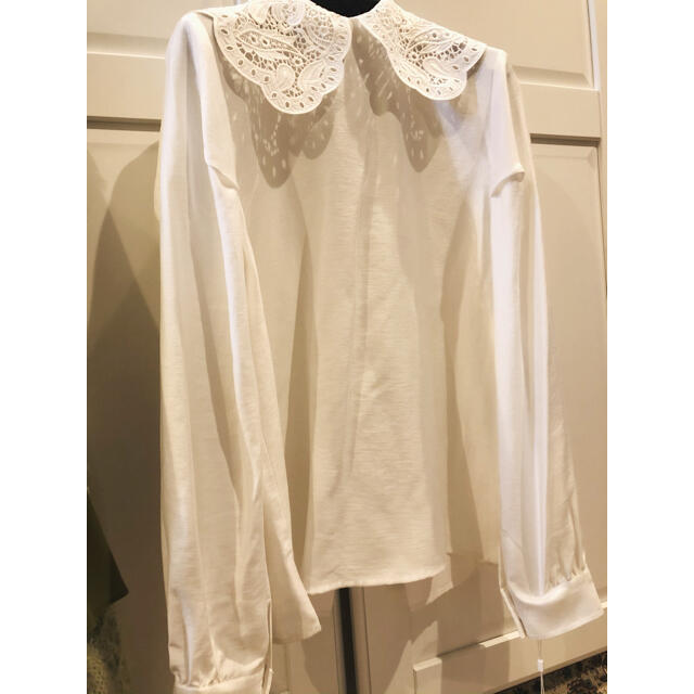 Ameri VINTAGE(アメリヴィンテージ)のAmeri vintage EMBROIDERY COLLAR BLOUSE レディースのトップス(シャツ/ブラウス(長袖/七分))の商品写真