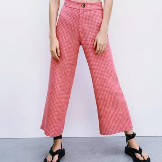 ザラ(ZARA)のクロップドフィットパンツ　ZARA ピンク(クロップドパンツ)