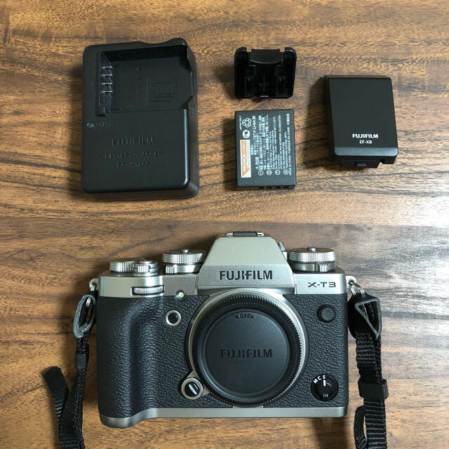 カメラFUJIFILM X-T3 シルバー ボディ