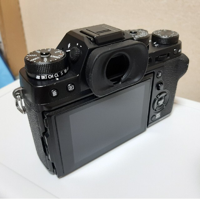 富士フイルム(フジフイルム)の｢hr様専用｣　 富士フィルムFUJIFILM X-T2　ボディーブラック スマホ/家電/カメラのカメラ(ミラーレス一眼)の商品写真