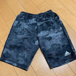 アディダス(adidas)の【美品】adidas アディダス ハーフパンツ　130cm 黒(パンツ/スパッツ)