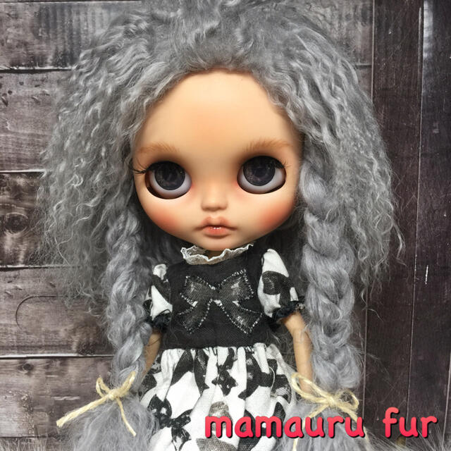 blythe _w-225ライトグレー三つ編み✨チベットラムフルスキンウィッグ