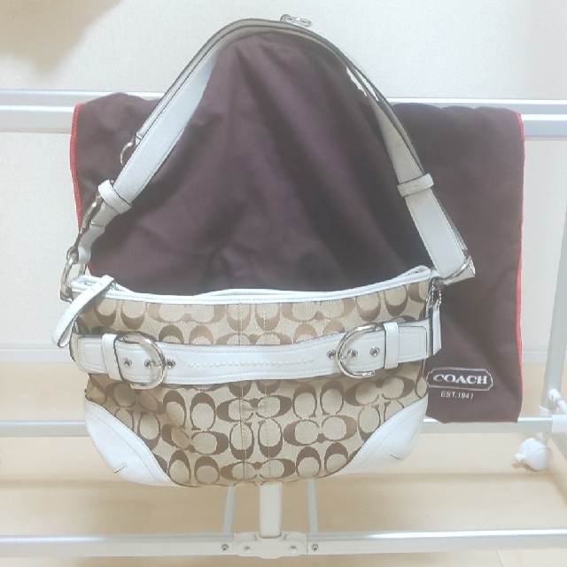 COACH(コーチ)のCOACHショルダーバッグ ハンプトンズシグネチャーソフトダッフル  レディースのバッグ(ショルダーバッグ)の商品写真