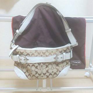 コーチ(COACH)のCOACHショルダーバッグ ハンプトンズシグネチャーソフトダッフル (ショルダーバッグ)