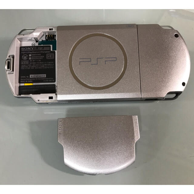 PlayStation Portable(プレイステーションポータブル)のPSP-3000  ミスティックシルバー エンタメ/ホビーのゲームソフト/ゲーム機本体(携帯用ゲーム機本体)の商品写真