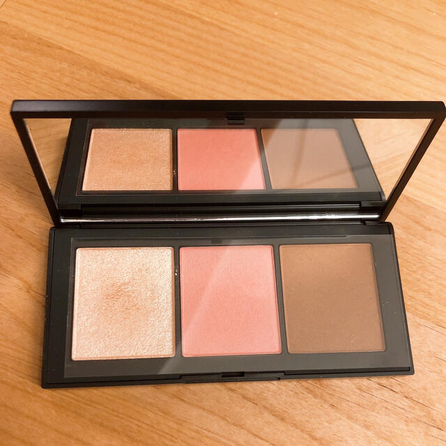 NARS(ナーズ)のNARS モツタネ フェースパレット コスメ/美容のベースメイク/化粧品(フェイスカラー)の商品写真