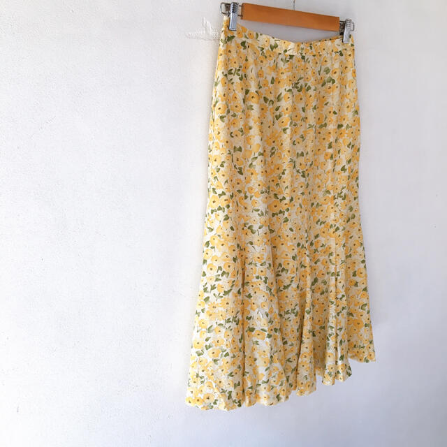 裾が広がるデザインが可愛い花柄スカート 古着の通販 By Jardinero S Shop ラクマ 裾が広がるデザインが可愛い花柄スカート 古着の通販 By Jardinero S Shop ラクマ
