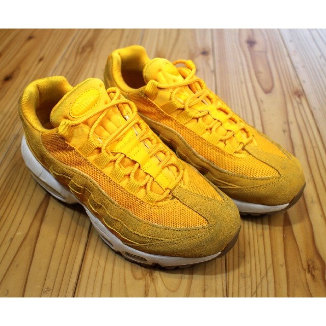 NIKE - 【値下げ】NIKE AIR MAX 95 イエロー/ホワイト 24 cmの NIKE - 【値下げ】NIKE AIR MAX 95 イエロー/ホワイト 24 cmの