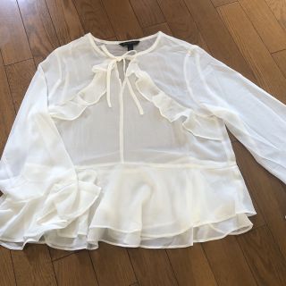 バナナリパブリック(Banana Republic)の新品　バナナリパブリック　ホワイト　とろみシャツ　フリルブラウス(シャツ/ブラウス(長袖/七分))