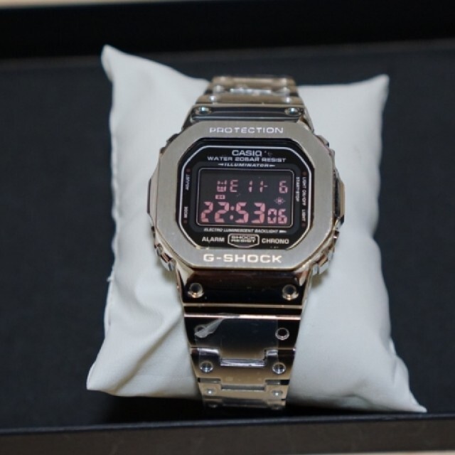 G-SHOCK(ジーショック)のCASIO G-SHOCK DW5600マットレッド メタルカスタム メンズの時計(腕時計(デジタル))の商品写真
