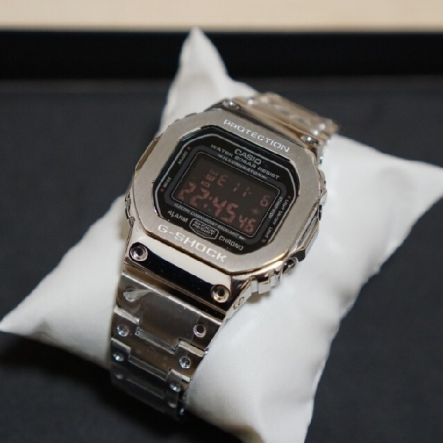 G-SHOCK(ジーショック)のCASIO G-SHOCK DW5600マットレッド メタルカスタム メンズの時計(腕時計(デジタル))の商品写真