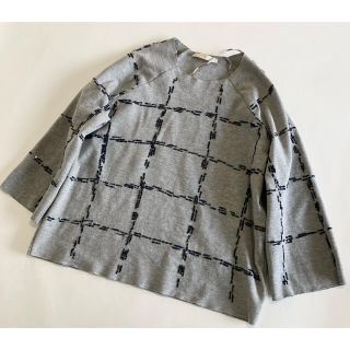 ザラ(ZARA)のZARAザラ　美品　ビーズビジュートップス　グレー(カットソー(長袖/七分))