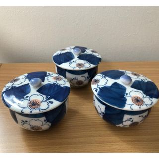 お値下げ　有田焼　湯呑み　蓋付　3個セット(食器)