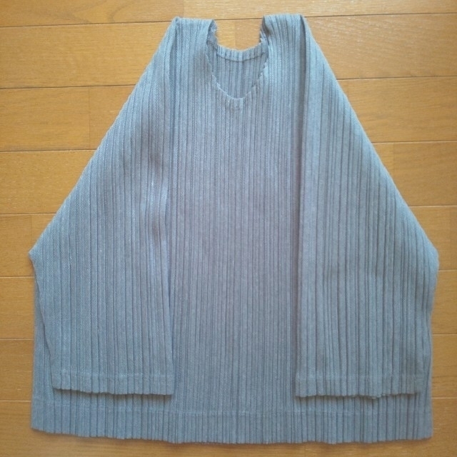 新品 プリーツプリーズ ISSEY MIYAKE 七分袖カットソー