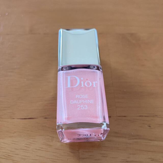Dior(ディオール)のディオール ヴェルニ ピンクラメ　残量９割　美品 コスメ/美容のネイル(マニキュア)の商品写真