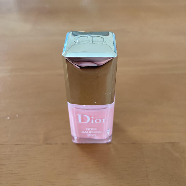 Dior(ディオール)のディオール ヴェルニ ピンクラメ　残量９割　美品 コスメ/美容のネイル(マニキュア)の商品写真
