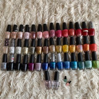 オーピーアイ(OPI)のO•P•Iカラーポリッシュ42本、ベース、トップ各1本ずつ合計44本セット！(マニキュア)