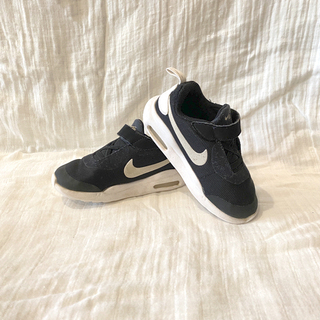 NIKE(ナイキ)のクリーニング済⭐︎NIKE(ナイキ)AIR MAX OKETO ベビースニーカー キッズ/ベビー/マタニティのキッズ靴/シューズ(15cm~)(スニーカー)の商品写真