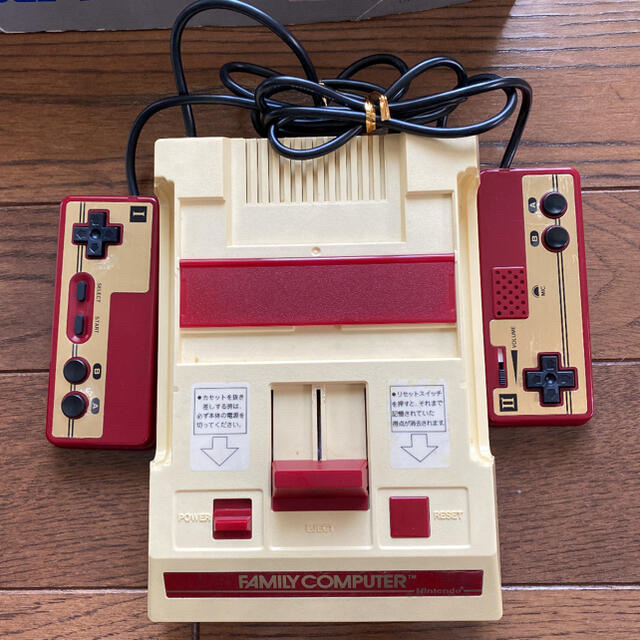 ファミリーコンピュータ(ファミリーコンピュータ)の任天堂 ファミコン スーパーマリオブラザーズ付 エンタメ/ホビーのゲームソフト/ゲーム機本体(家庭用ゲーム機本体)の商品写真