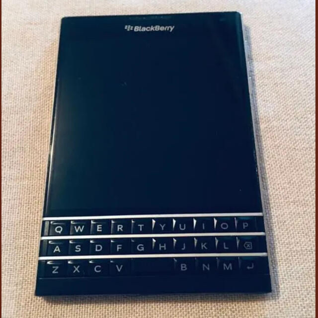 Blackberry Passport 本体　ブラックベリー　SIMフリー