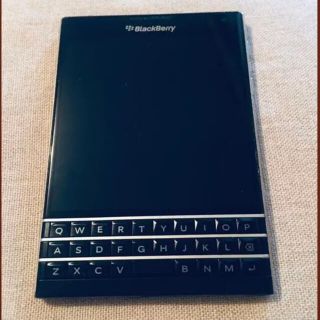 ブラックベリー(BlackBerry)のBlackberry Passport 本体　ブラックベリー　SIMフリー(スマートフォン本体)