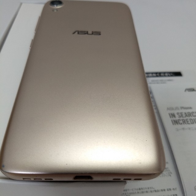 ASUS(エイスース)の☆中古美品☆Asus ZenFone Live（L1）シマーゴールド スマホ/家電/カメラのスマートフォン/携帯電話(スマートフォン本体)の商品写真